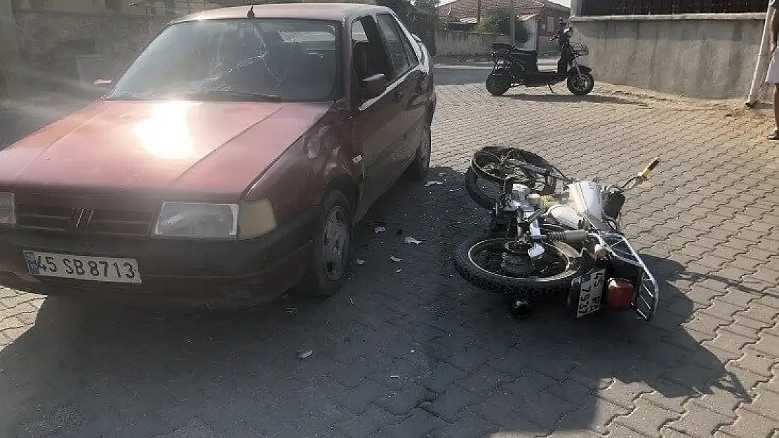 Kula’da motosiklet ile otomobil çarpıştı: 2 yaralı