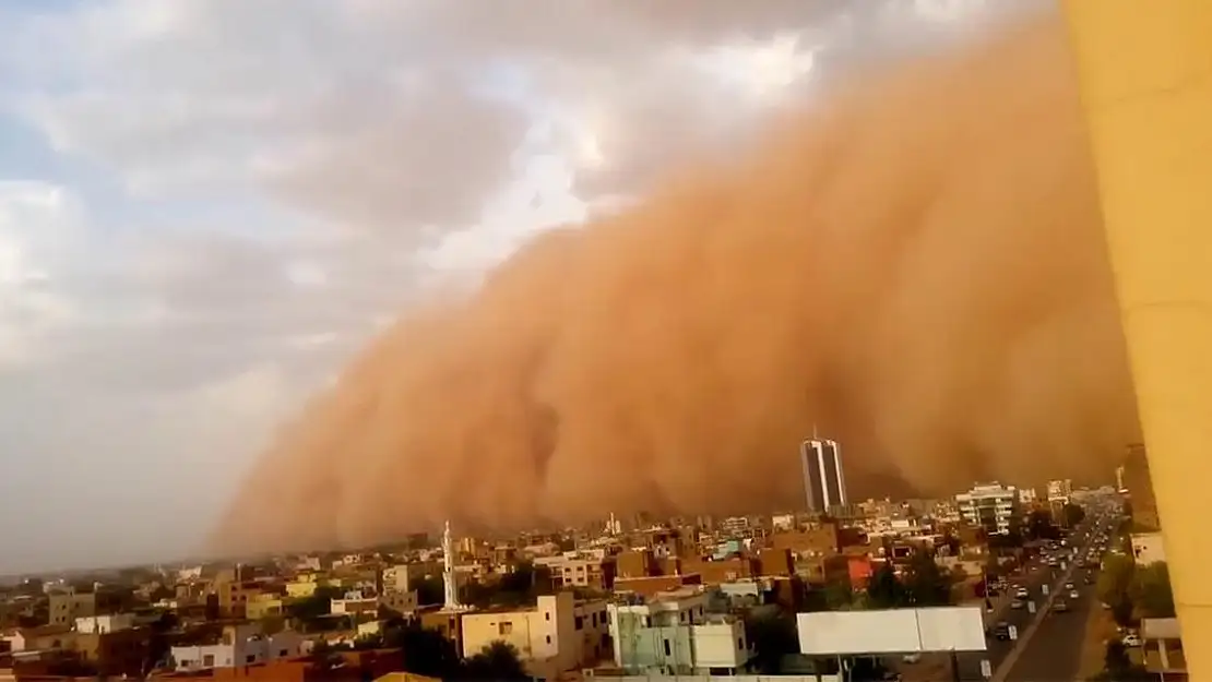 Kum fırtınası Sudan’ı vurdu