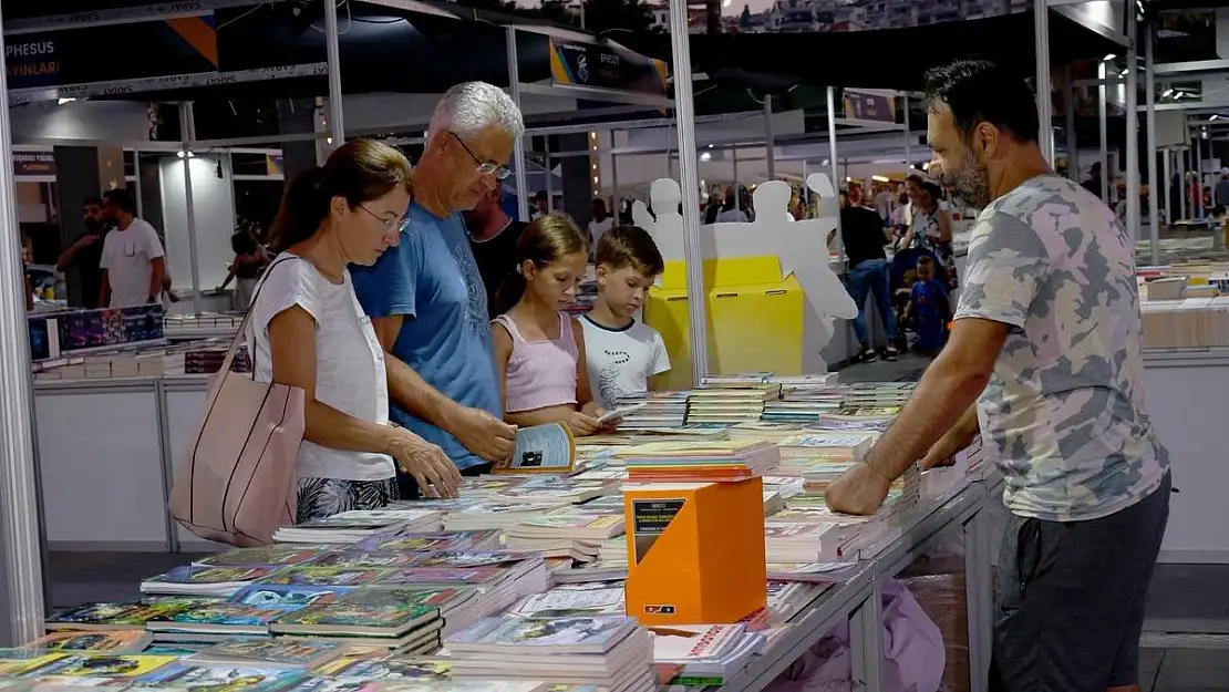 Kuşadası Kitap Fuarı'na Yoğun İlgi