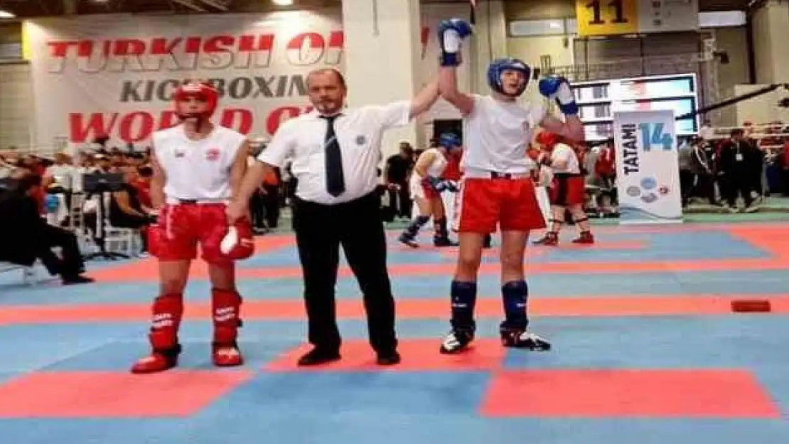 Kuşadası’na Kick Boks’ta dünya birinciliği geldi