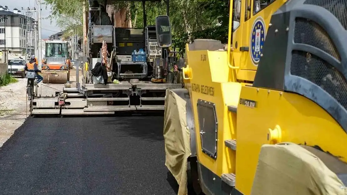 Kütahya’da sıcak asfalt serim çalışmaları devam ediyor