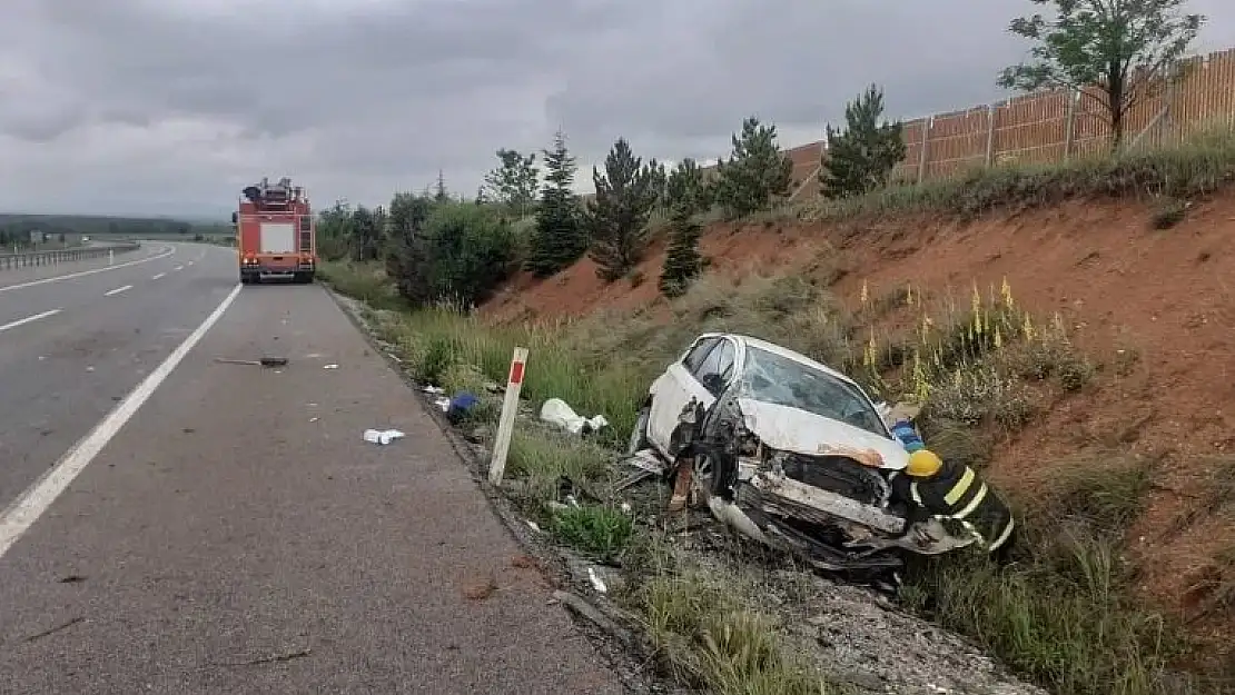 Kütahya’da yoldan çıkan otomobil şarampole devrildi: 1 yaralı