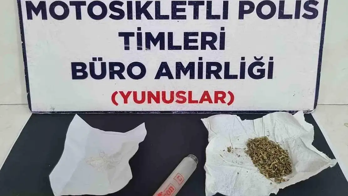 Kütahya’da Yunus Timleri bir araçta uyuşturucu ele geçirdi