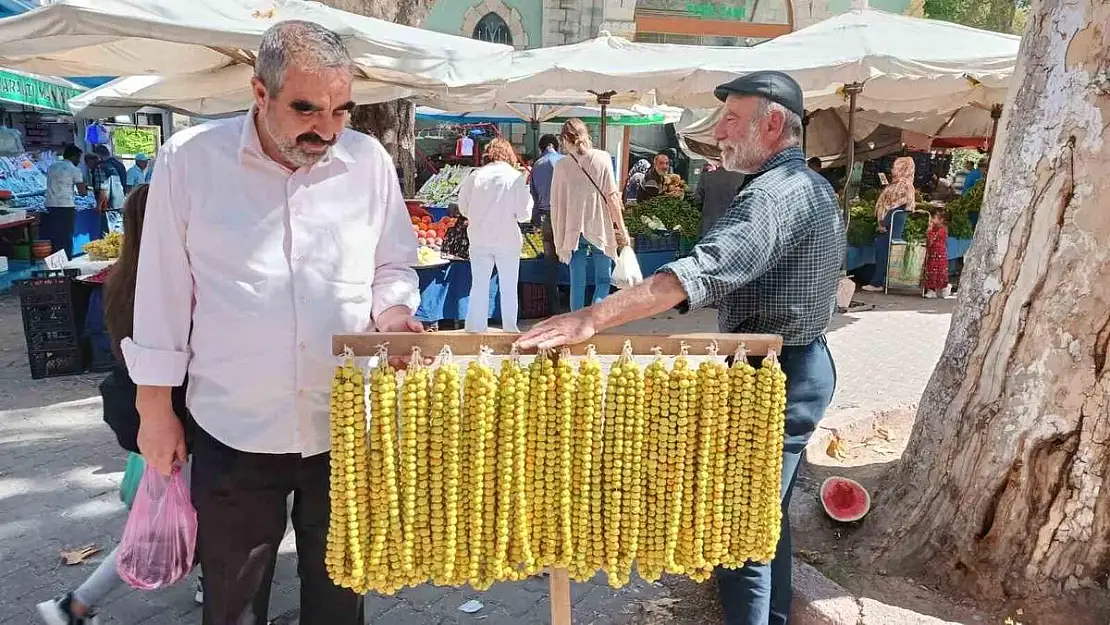 Kütahya’nın kalp dostu meyvesi tezgahlarda