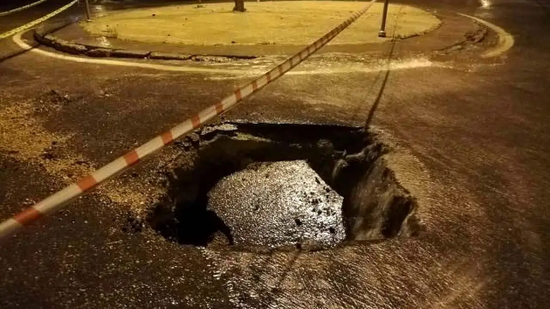 Kuvvetli sağanak sonrası,taşkınlar meydana geldi