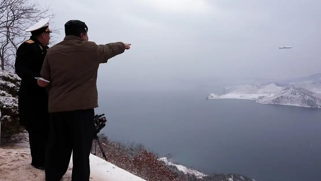 Kuzey Kore lideri Kim yeni stratejik seyir füzesinin test atışını denetledi