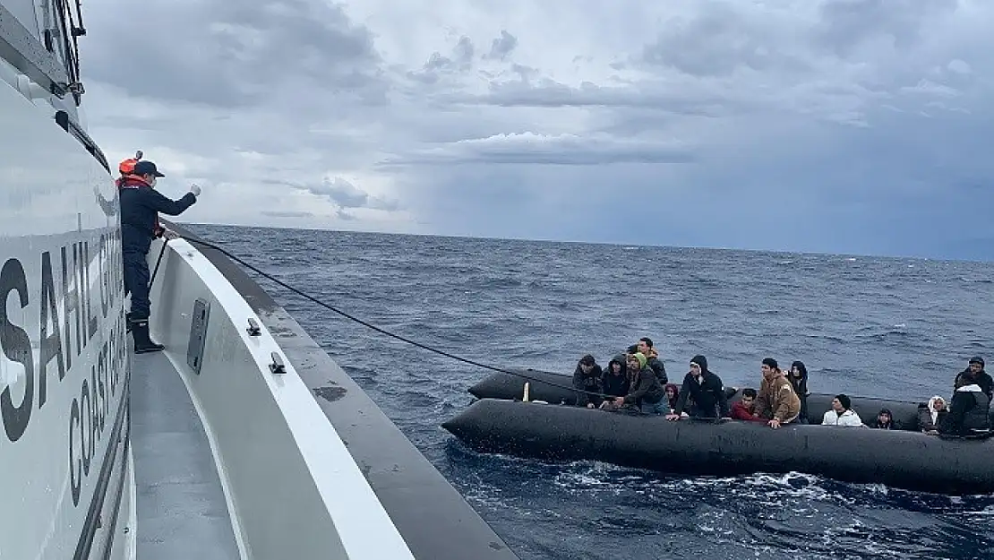 Lastik botla ölüme yolculuk: İzmir'de düzensiz göçmen operasyonu!