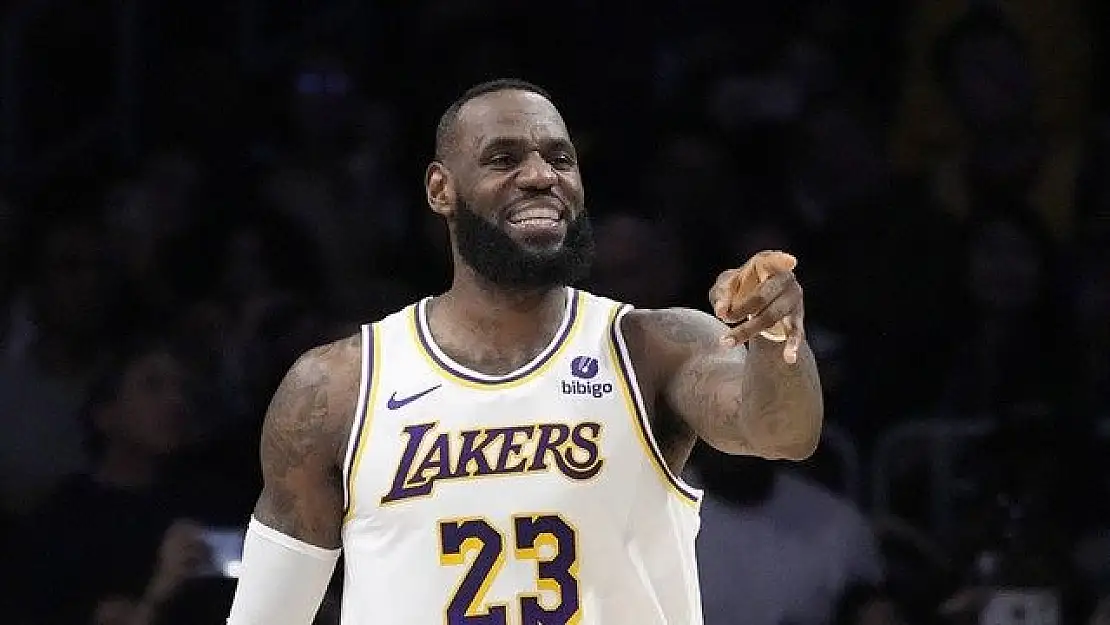 LeBron James, oğlu Bronny James ile takım arkadaşı