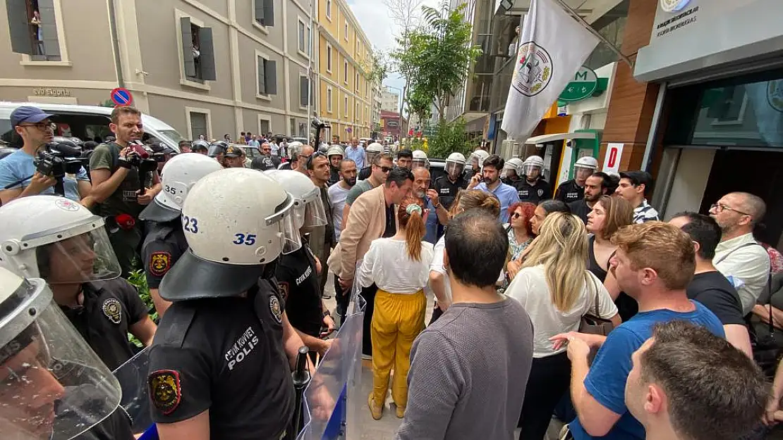 LGBTİQ+'li gruba polis müdahalesi