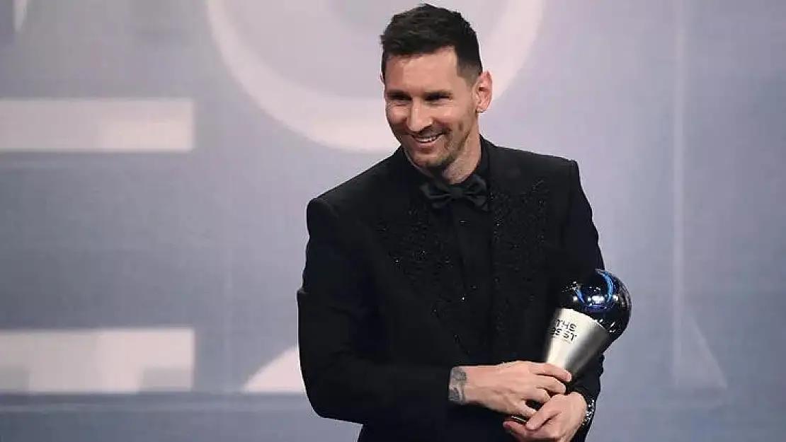 Lionel Messi yılın en iyi futbolcusu ödülünü aldı