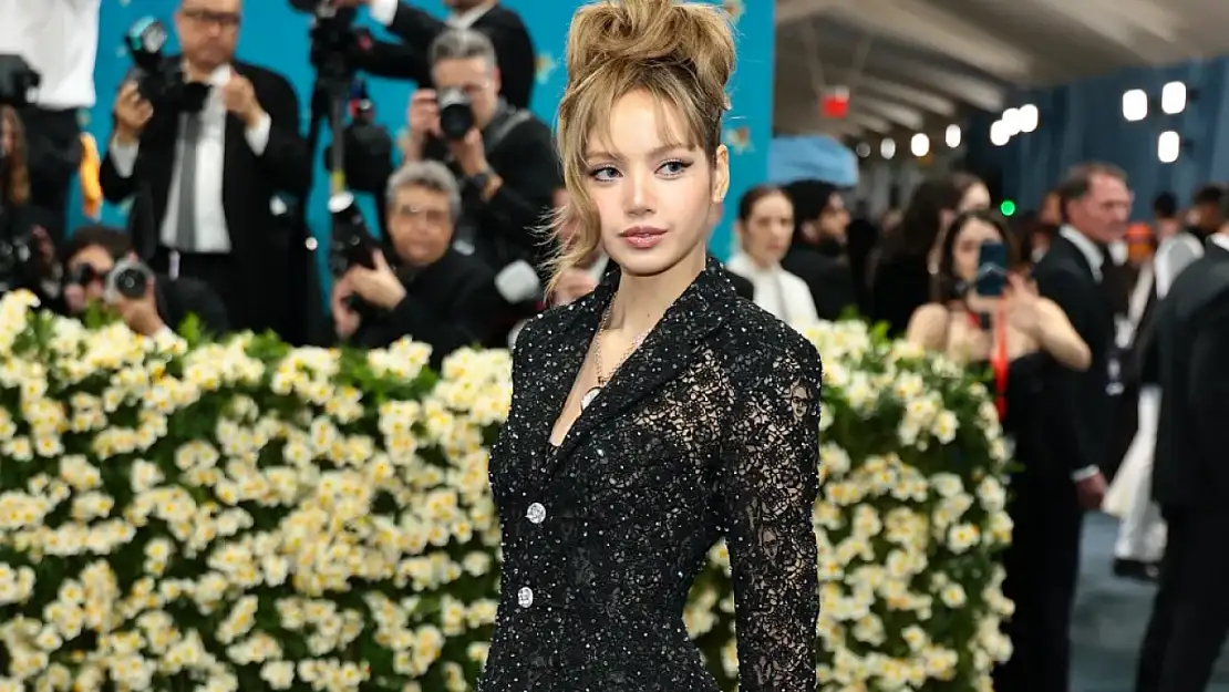 Lisa'nın Met Gala stili sosyal medyada fırtına gibi esti!