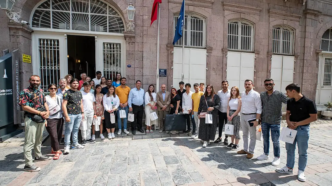 Litvanyalı Roman gençlerden Başkan Soyer’e ziyaret