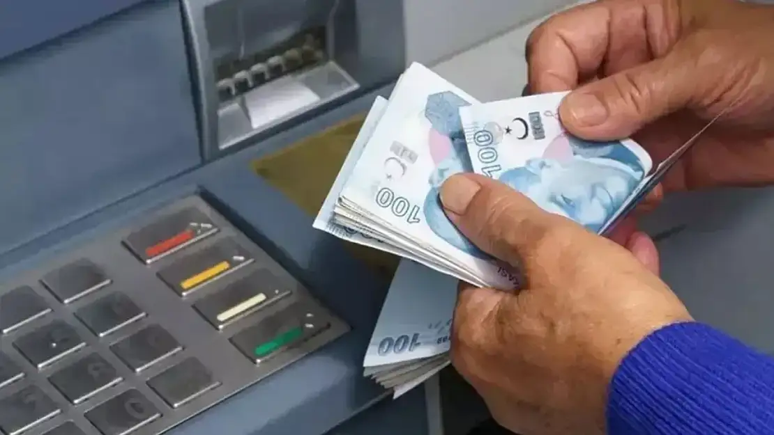 Maaşını Halkbank, Vakıfbank, Ziraat Bankası'ndan çeken SGK emeklileri: Bugün ödeme alacaksınız, en yakın ATM'leri öğrenmek isteyen baksın