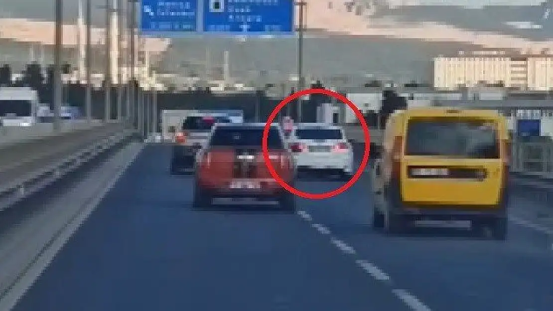 Makas attı, trafiği birbirine kattı!