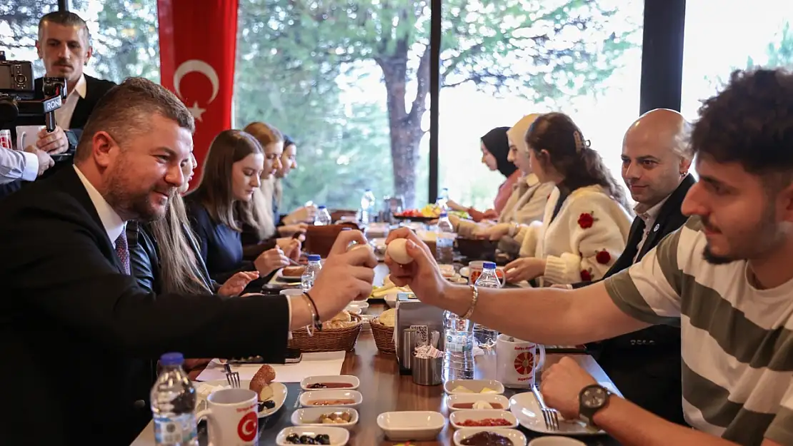 Makedon gençlerle Türkçe Eğitim Bayramı'nı kutladılar