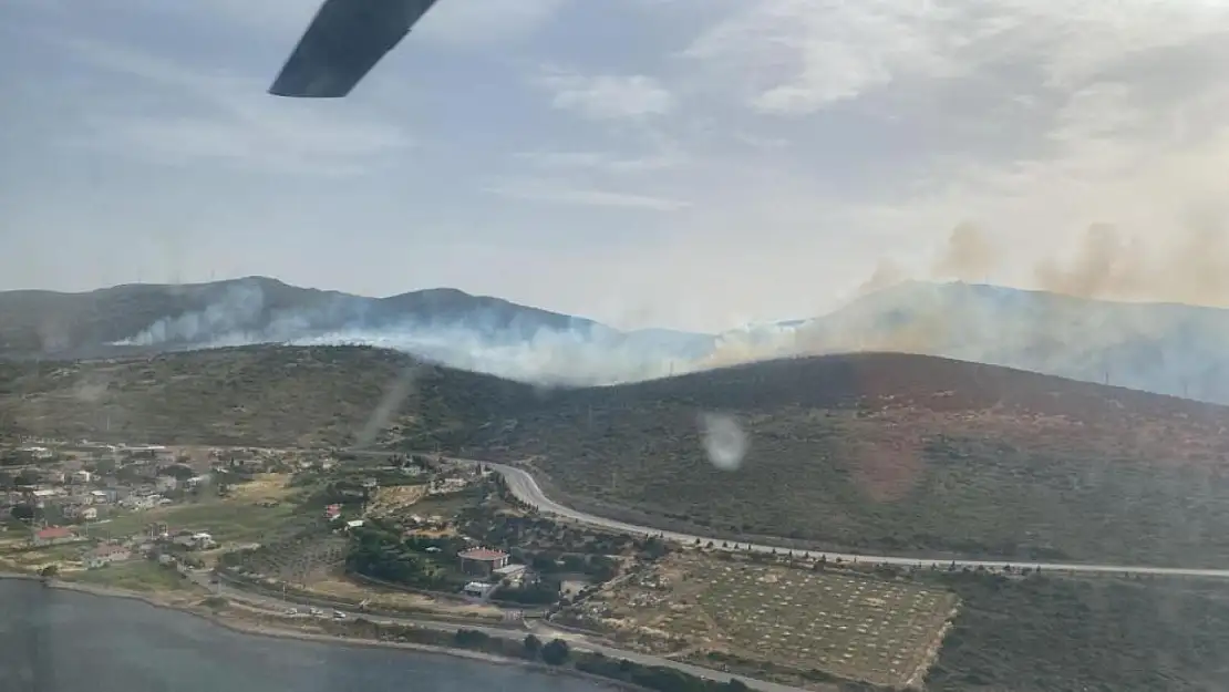 Makilik alanda korkutan yangın! 4 uçak ve 3 helikopterle müdahale