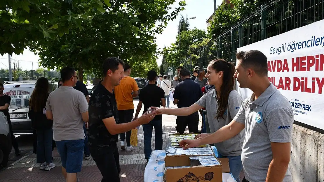 Manisa Büyükşehir sınava giren öğrencileri yalnız bırakmadı