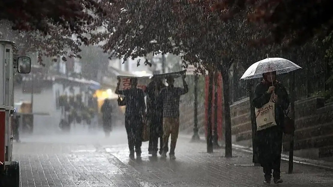 Manisa'da 10 Ocak'ta yağmur ve bulutlar geri dönüyor: Şemsiyenizi almadan çıkmayın!