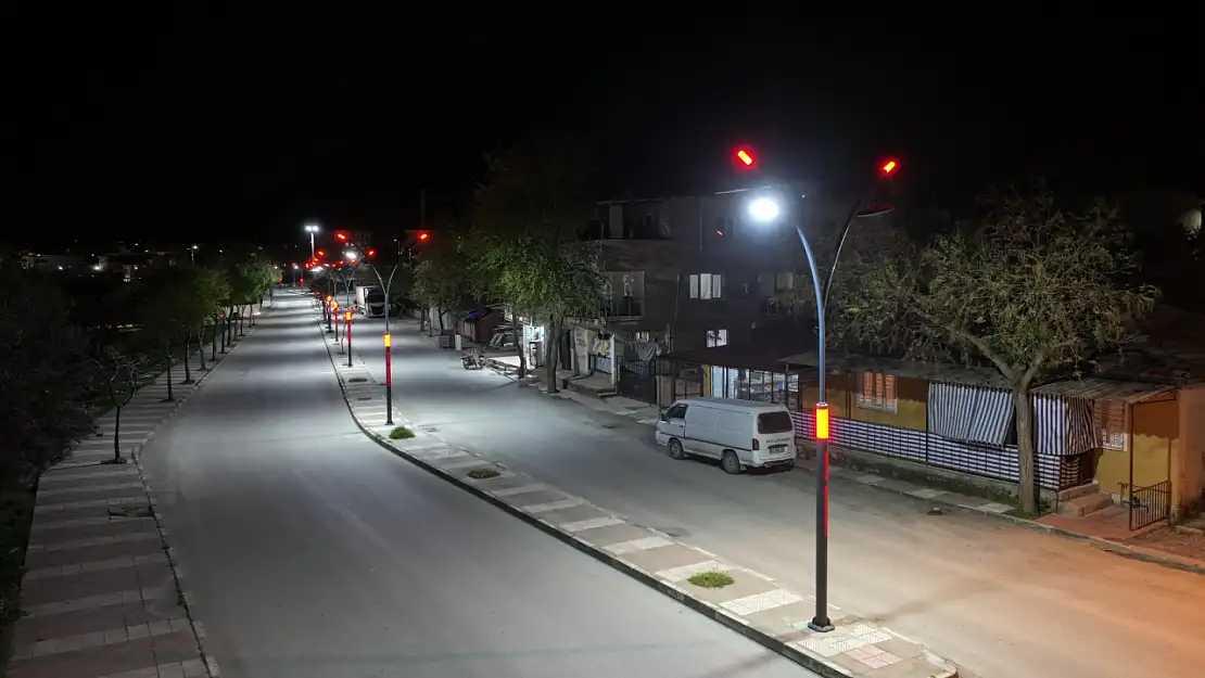 Manisa'da karanlık sokak aydınlatıldı: Büyükşehir Belediyesinden müjdeli haber