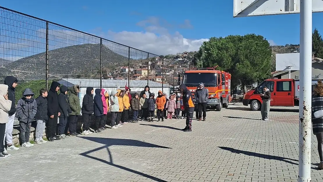 Manisa'da öğrencilere canlı yangın eğitimi verildi