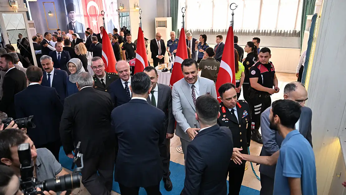 Manisa protokolü bayram coşkusunu birlikte yaşadı