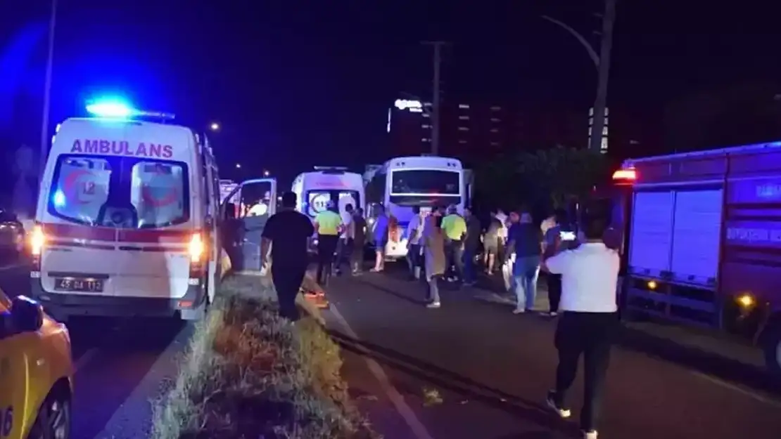 Manisa Turgutlu'da işçi servisi kaza yaptı: 5'i ağır 20 kişi…