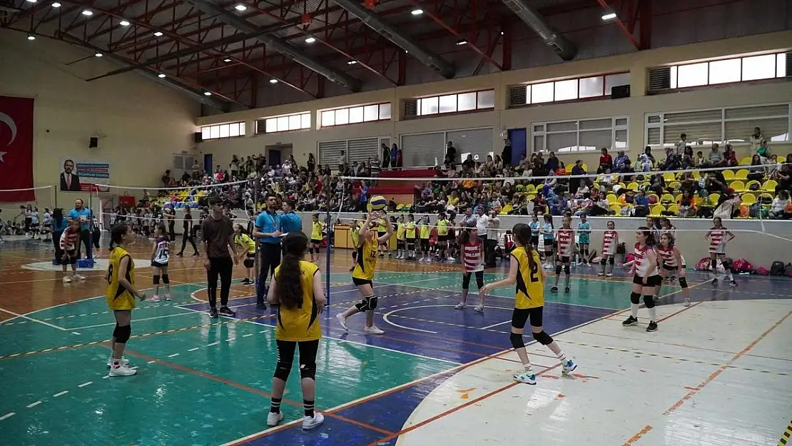 Manisa’da Mini Voleybol şenliği