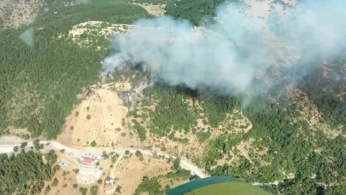 Manisa’da yangın! 4 uçak 4 helikopterle müdahale başladı