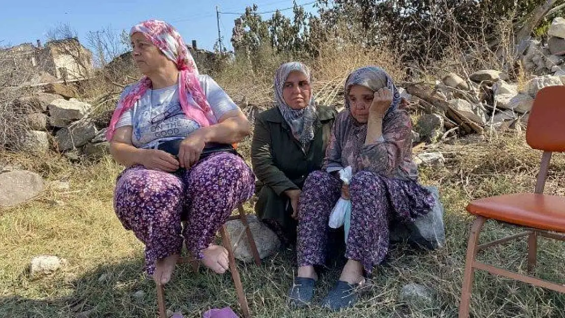 Manisa’daki orman yangınında evleri yanan mahalleliler gözyaşlarına boğuldu