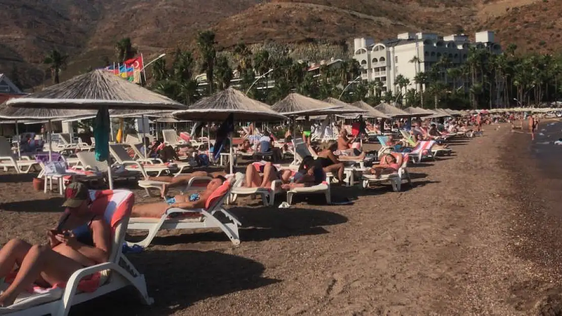 Marmaris'te deniz, kum ve güneş keyfi devam ediyor