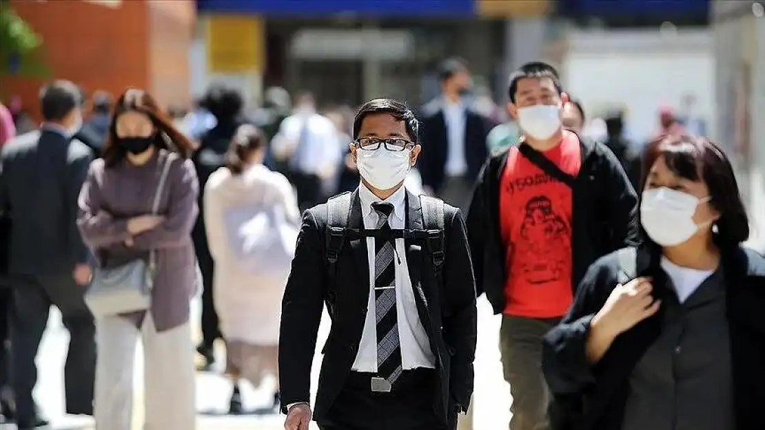 Maske zorunluluğunun sona erdiği Japonya’da gülümseme eğitimleri başladı