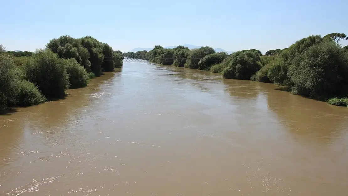 Menderes Nehri’ndeki su seviyesi üreticileri memnun ediyor