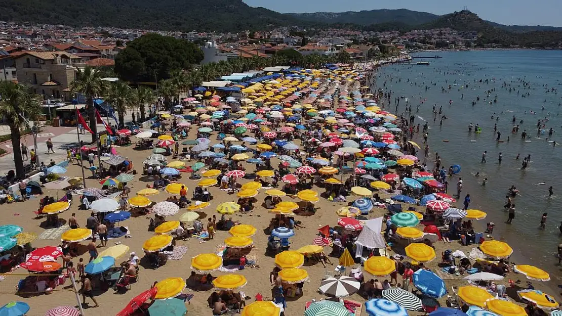 Menderes Sahilleri tatilde dolup taştı