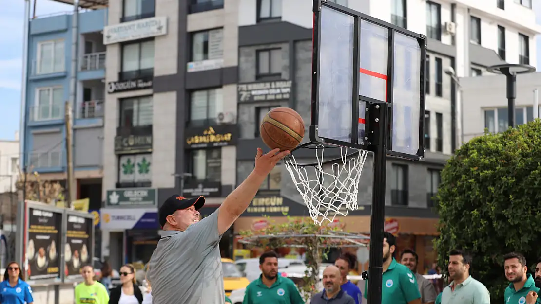 Menderes'te nefes kesen 3x3 Basketbol heyecanı! Büyük ödüller sahiplerini bekliyor