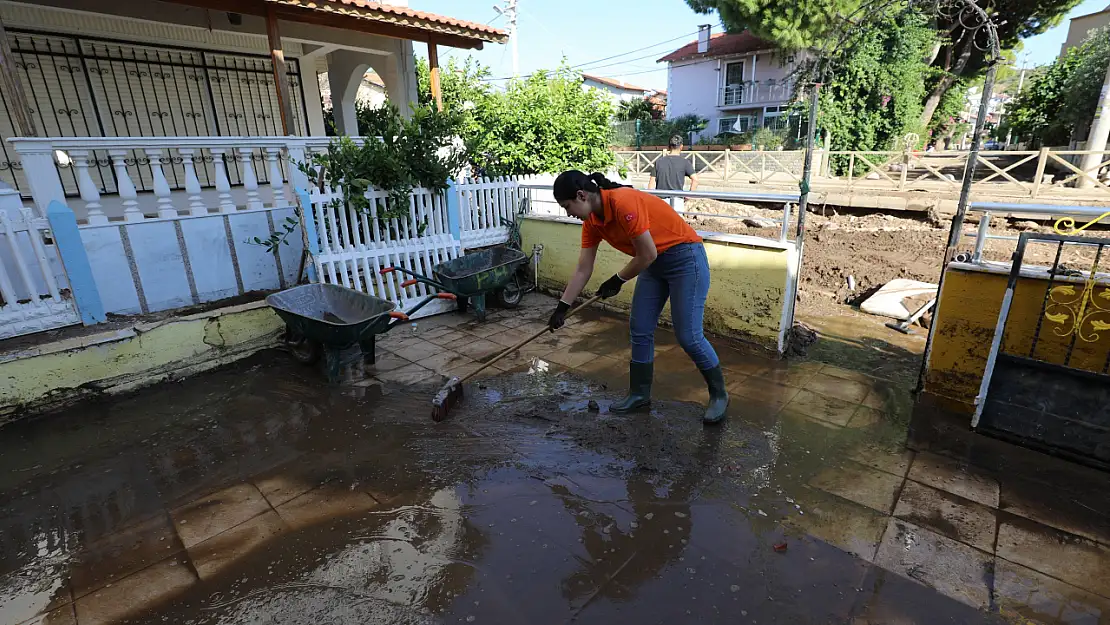 Menderes'te yaralar sarılıyor