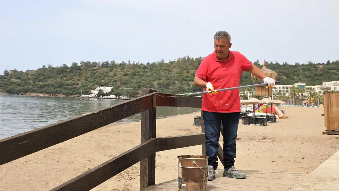 Menderes’te plajlar tatilcilere hazırlanıyor