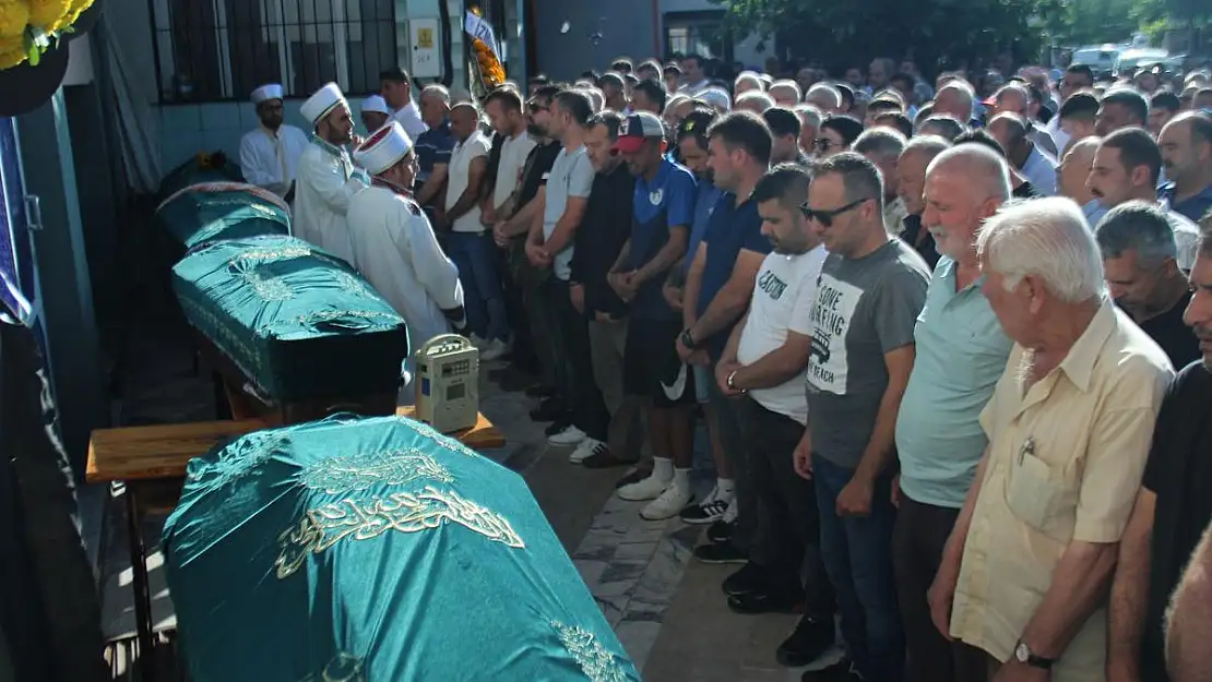 Menderes’teki feci kazada yaşamını yitirenler toprağa verildi