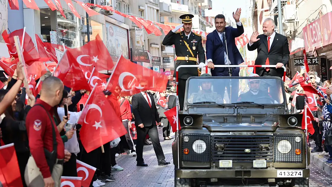 Menemen'de Cumhuriyet coşkusu doruğa ulaştı 