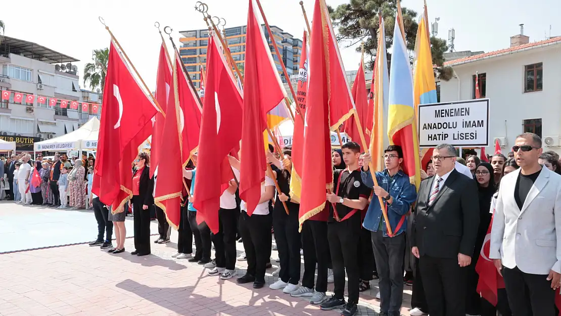Menemen'de gençlik Ata'sının izinde