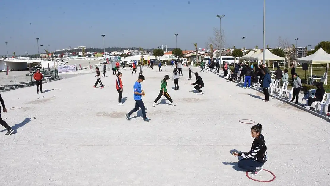 Menemen'de bocce heyecanı yaşandı