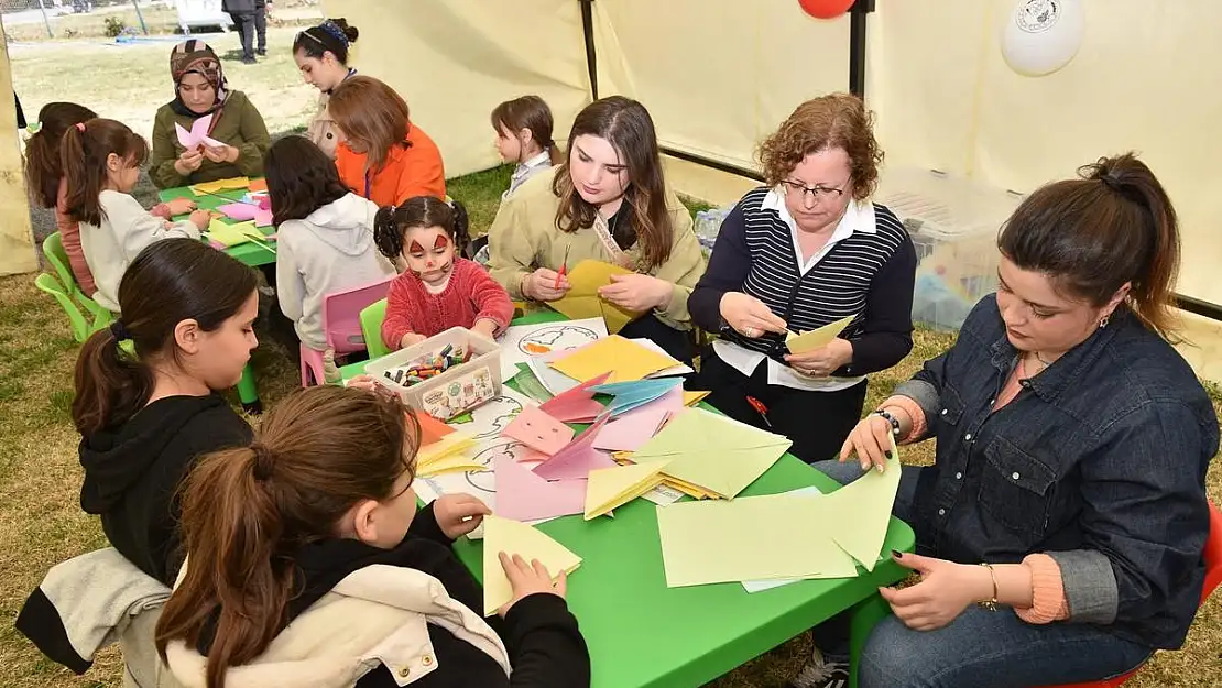 Menemen’de depremzede çocuklar için moral etkinliği