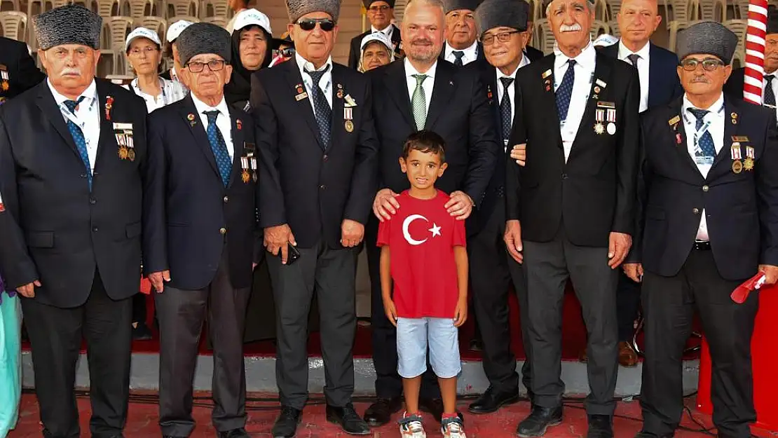 Menemenli Gaziler Barış ve Özgürlük Bayramı'nda Kıbrıs'ta