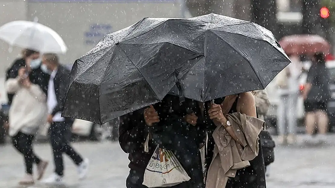 Meteoroloji'den sağanak yağış uyarısı: Egeliler öğle saatlerine kadar önlem alsın