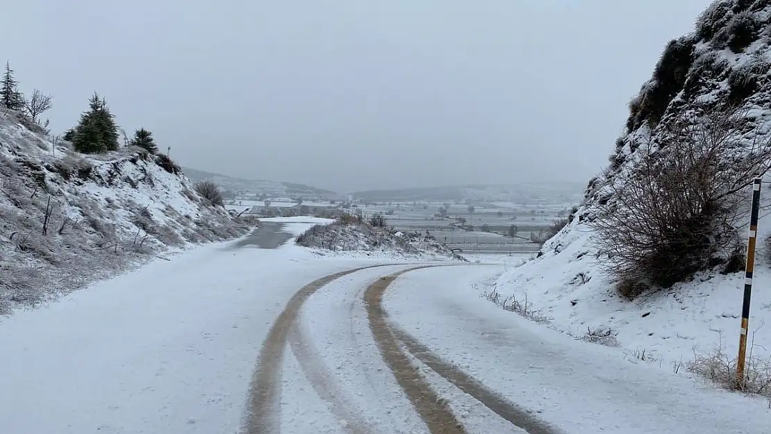 Mevsimin ilk karı İzmir'e yağdı