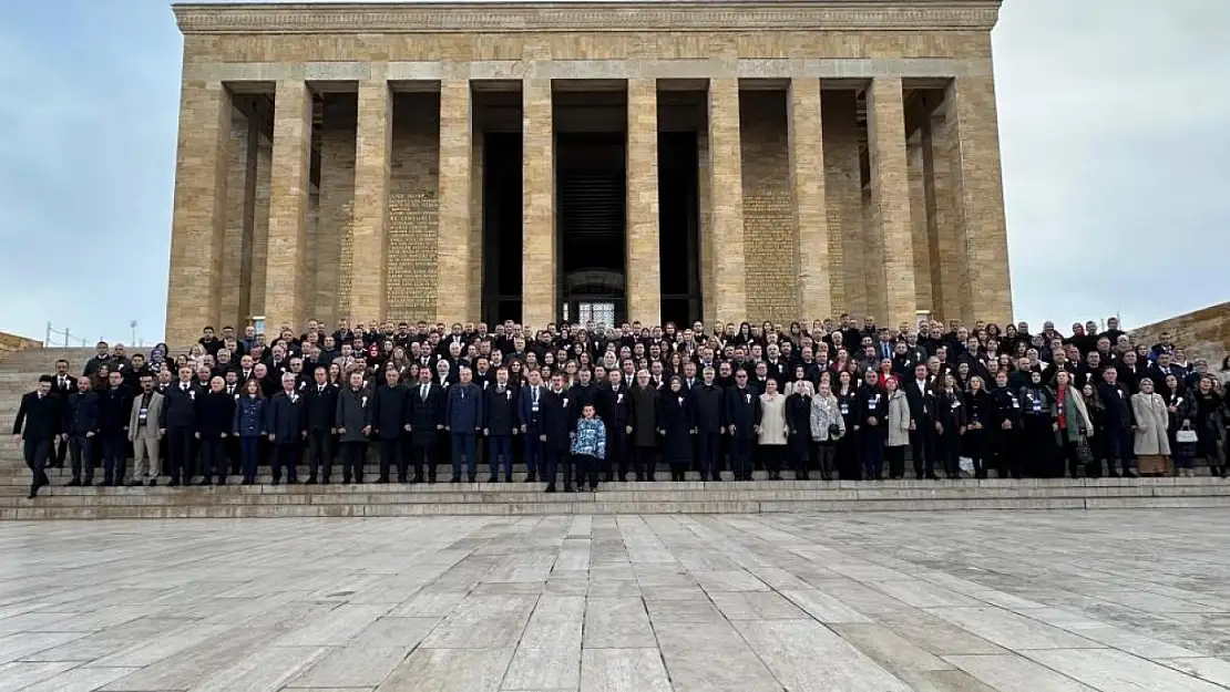 Milli Eğitim Bakanı Tekin, 81 ilden gelen öğretmenlerle Anıtkabir'de