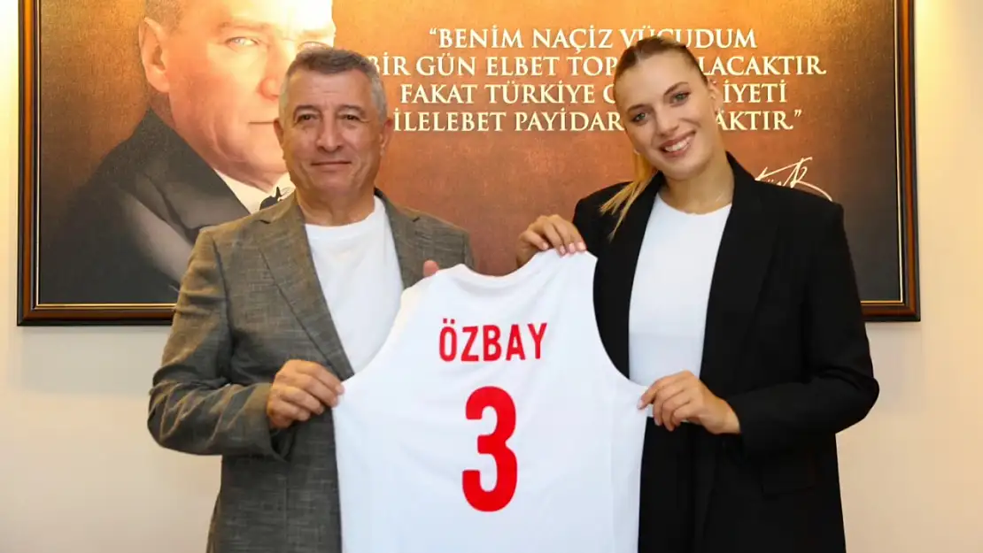 Milli Voleybolcu Cansu Özbay'dan anlamlı ziyaret