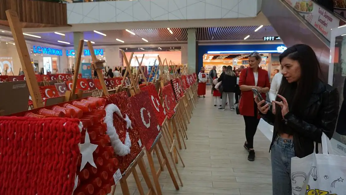 Minik öğrencilerin atık malzemelerden hazırladığı sergi hayran bıraktı