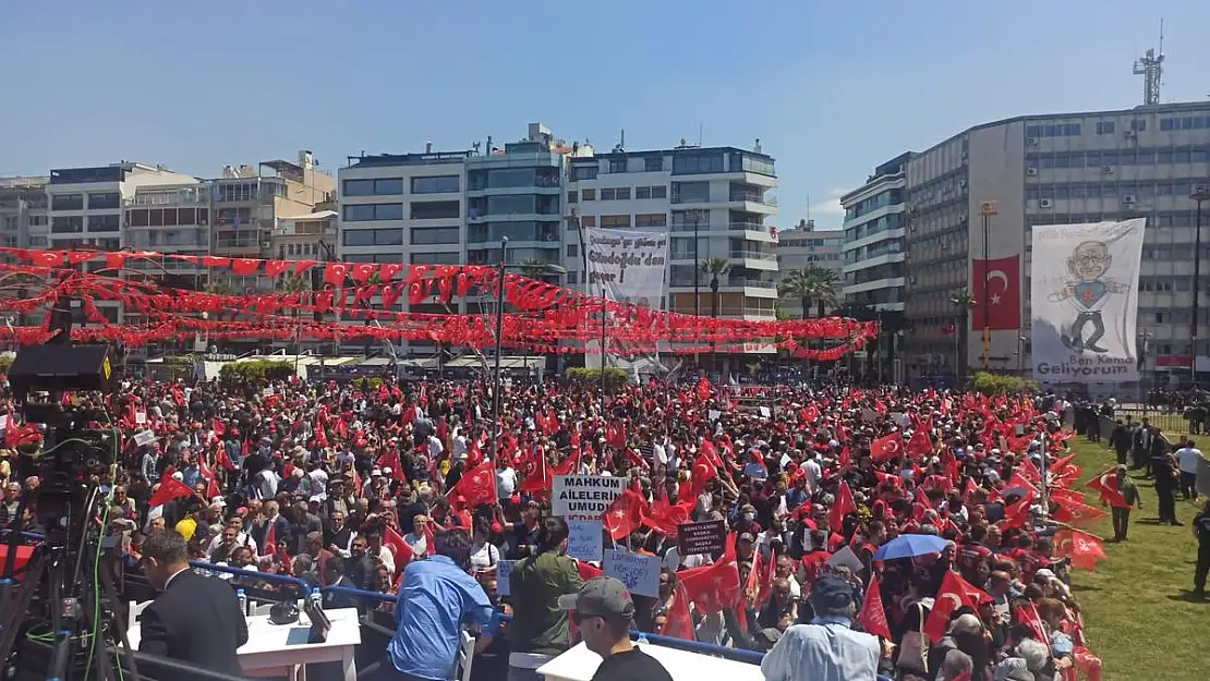 Mitinge saatler kala vatandaşlar alanı doldurmaya başladı