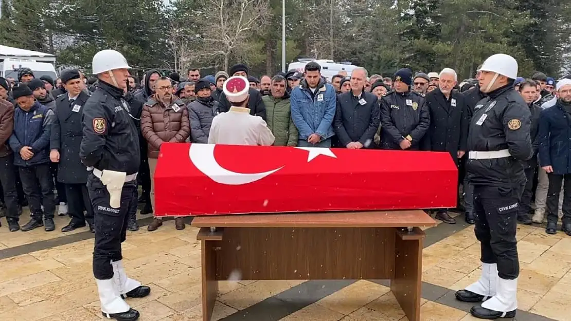 Motosiklet kazasında yaşamını yitirmişti: Polis memuru gözyaşlarıyla defnedildi