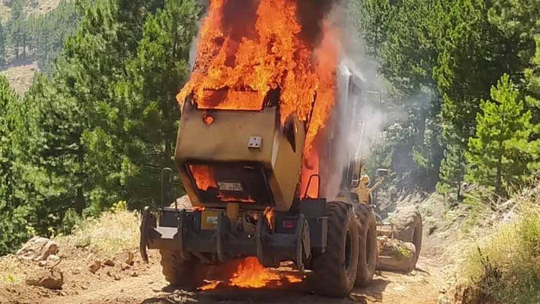 Muğla’da yanan iş makinesini İHA tespit etti